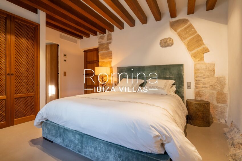 5-7 PALACIO MANESKIN ROMINA IBIZA VILLAS & CO
