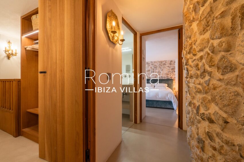 5-8 PALACIO MANESKIN ROMINA IBIZA VILLAS & CO