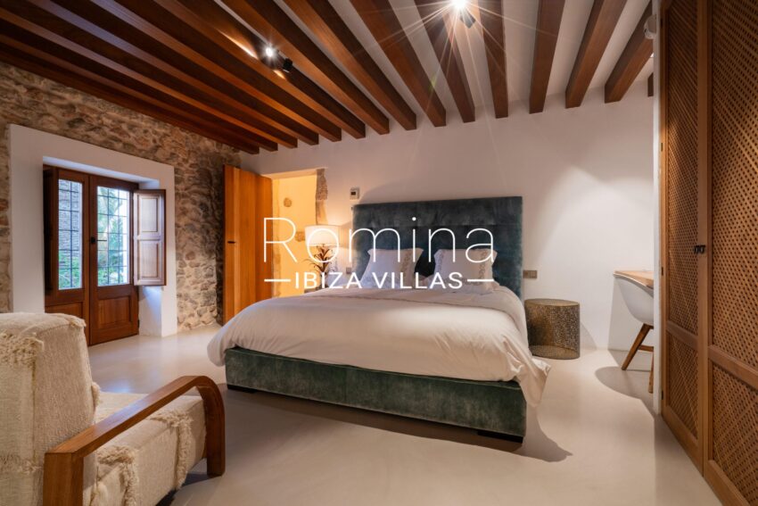 6-10 PALACIO MANESKIN ROMINA IBIZA VILLAS & CO