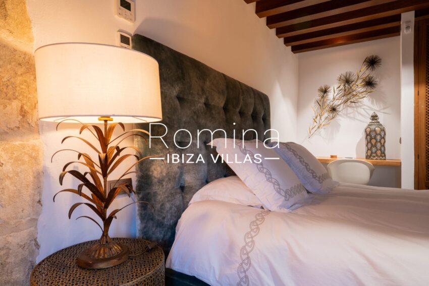 6-15 PALACIO MANESKIN ROMINA IBIZA VILLAS & CO