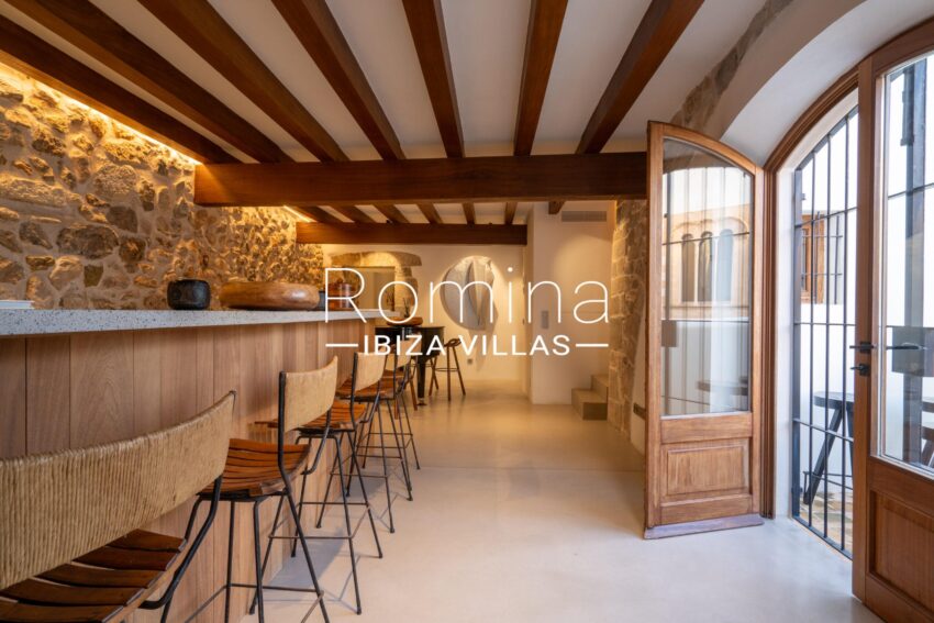 6-6 PALACIO MANESKIN ROMINA IBIZA VILLAS & CO