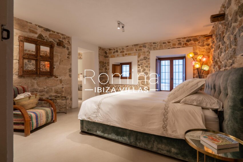 6-7 PALACIO MANESKIN ROMINA IBIZA VILLAS & CO