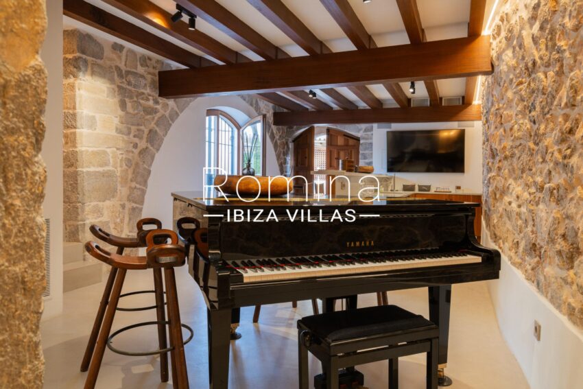 6 PALACIO MANESKIN ROMINA IBIZA VILLAS & CO