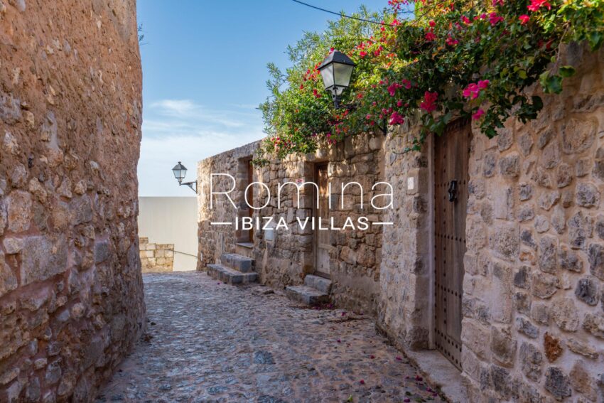 7-15 PALACIO MANESKIN ROMINA IBIZA VILLAS & CO