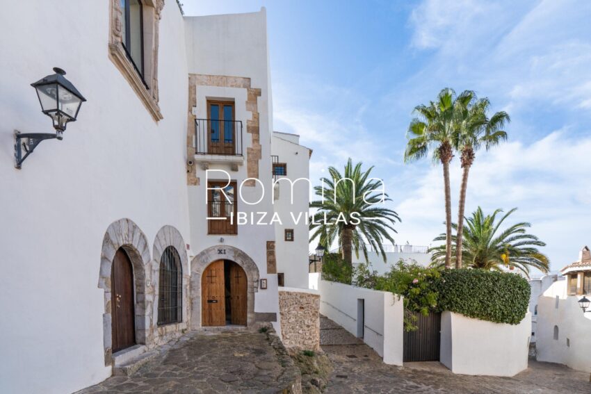 7-19 PALACIO MANESKIN ROMINA IBIZA VILLAS & CO