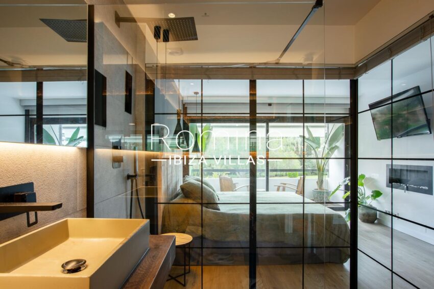 PHOTO-2025-10-25-17-09-52 2