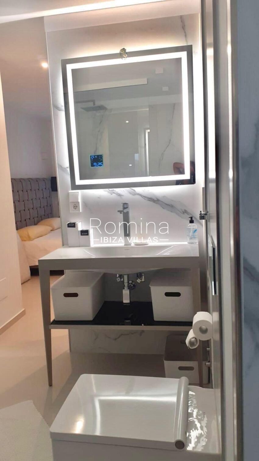 Romina Ibiza Villas & Co-1743152206116607luxury-apartment-with-unforgettable-views-in-can-furnet_(13)