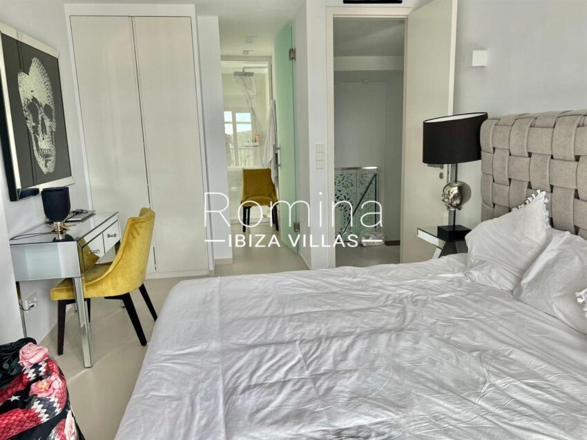 cw-ibiza-1743152206116608luxury-apartment-with-unforgettable-views-in-can-furnet_(14)