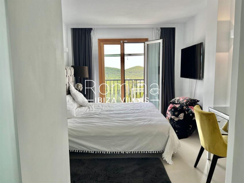 cw-ibiza-1743152206116609luxury-apartment-with-unforgettable-views-in-can-furnet_(15)