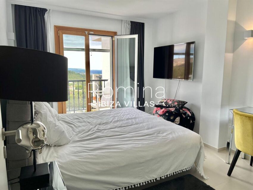 cw-ibiza-1743152207116610luxury-apartment-with-unforgettable-views-in-can-furnet_(16)