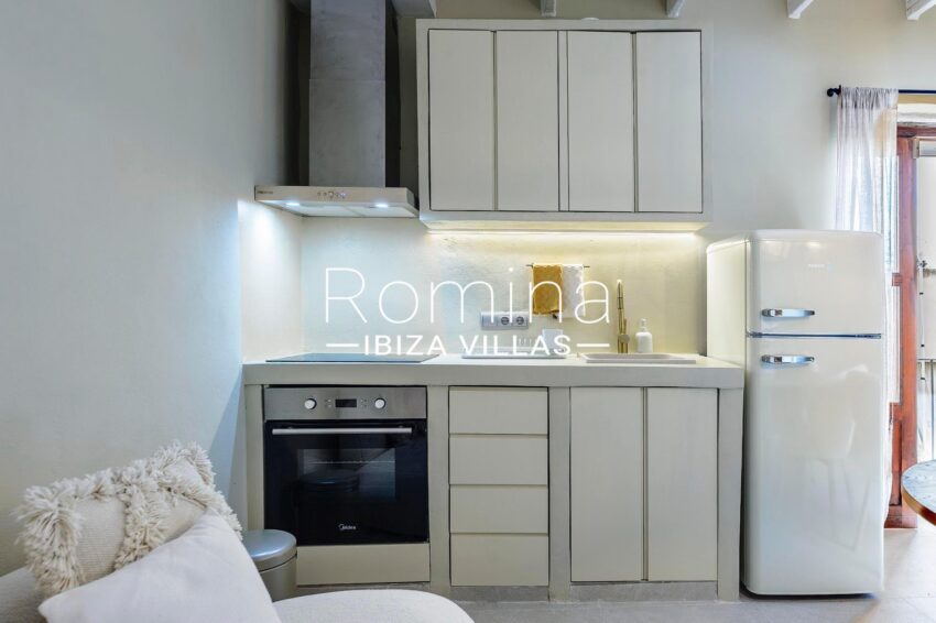 2.2 cocina Romina ibiza villas & Co