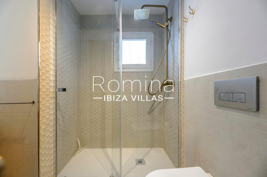 3.3 shower Romina ibiza villas & Co