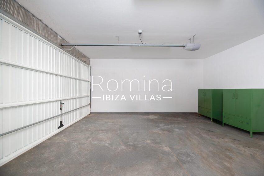 7 GARAGE ROMINA IBIZA VILLAS & CO