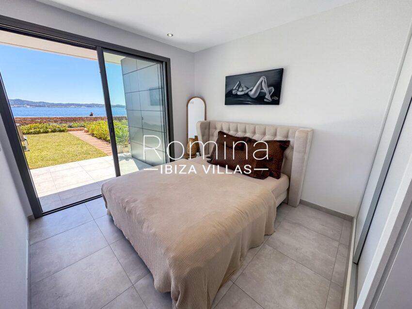 20260209122246000000_12