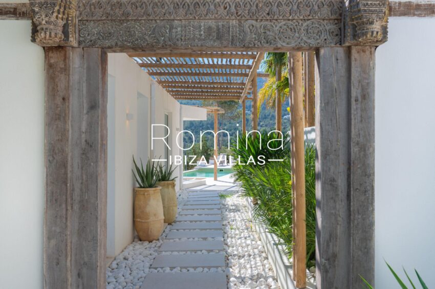 03 POOL AREA ROMINA IBIZA VILLAS & CO RV5383-01 GREEN HILLS