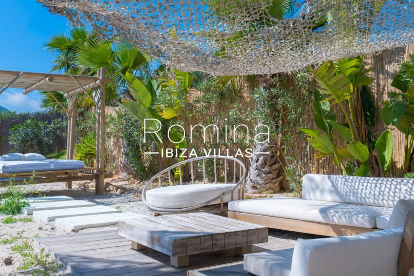 1.1 CHILL AREA ROMINA IBIZA VILLAS & CO RV5383-01 GREEN HILLS