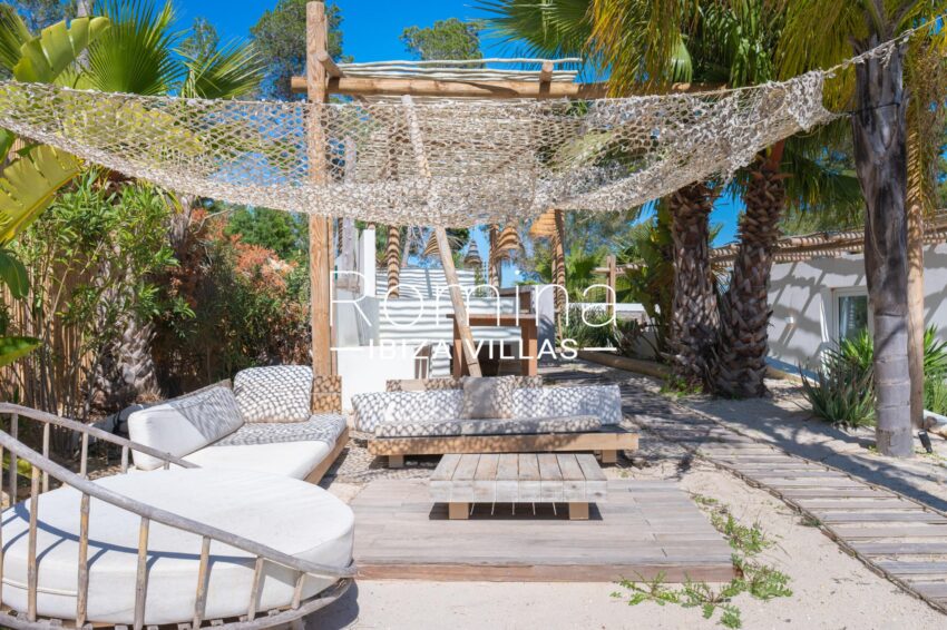 1.2 CHILL AREA ROMINA IBIZA VILLAS & CO RV5383-01 GREEN HILLS