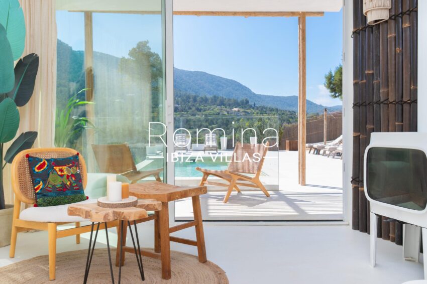 2.5 SALON VIEWS ROMINA IBIZA VILLAS & CO RV5383-01 GREEN HILLS