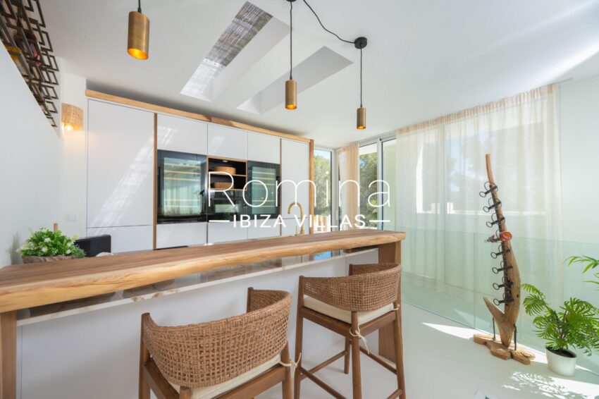 2.7.1 KITCHEN ROMINA IBIZA VILLAS & CO RV5383-01 GREEN HILLS