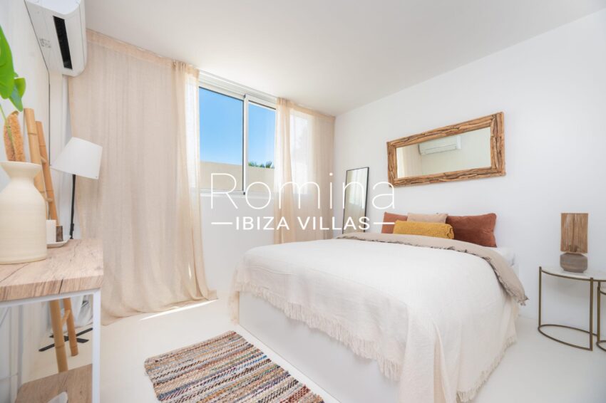 4.5 BEROOM ROMINA IBIZA VILLAS & CO RV5383-01 GREEN HILLS