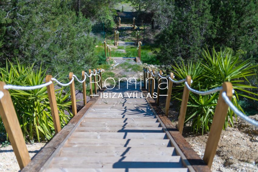 7 STAIRS ROMINA IBIZA VILLAS & CO RV5383-01 GREEN HILLS