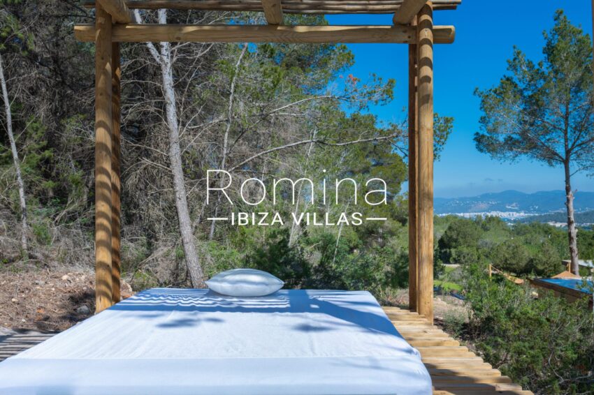 8.1 VIEWS CHILL ROMINA IBIZA VILLAS & CO RV5383-01 GREEN HILLS
