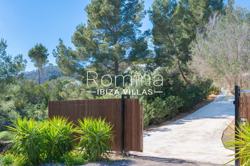 9 PORTAL ROMINA IBIZA VILLAS & CO RV5383-01 GREEN HILLS
