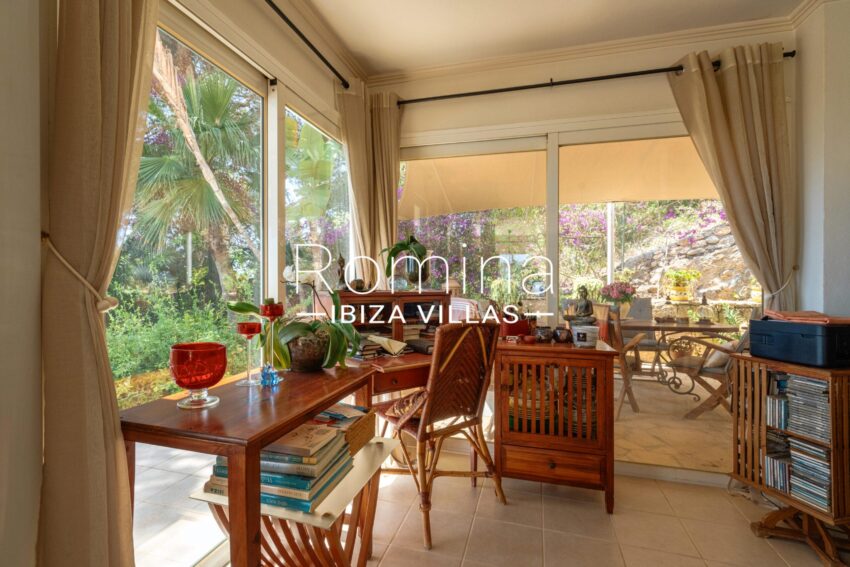 3-4 CAN BLANC LIVING AREA