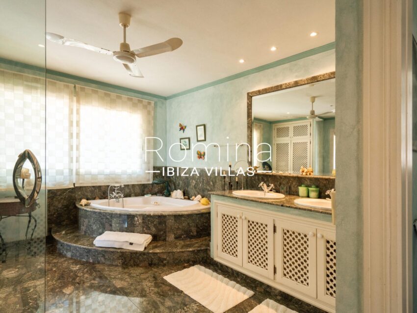 5-3 CAN BALNC BATHROOM