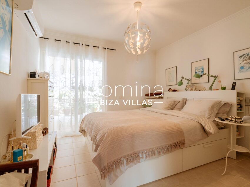5-7 CAN BLANC BEDROOM