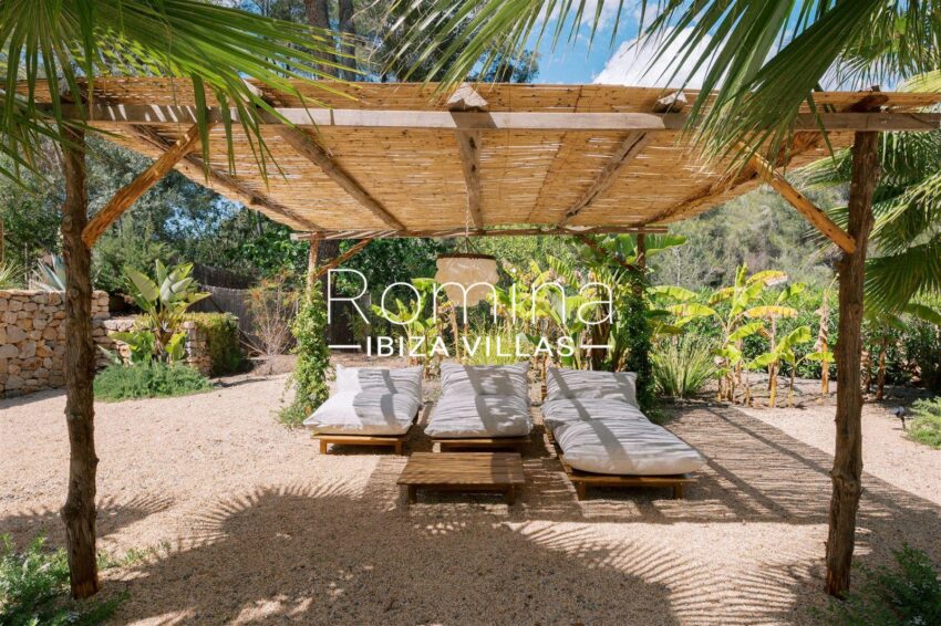 Authentic finca with annexes and rental license in peaceful location (14)
