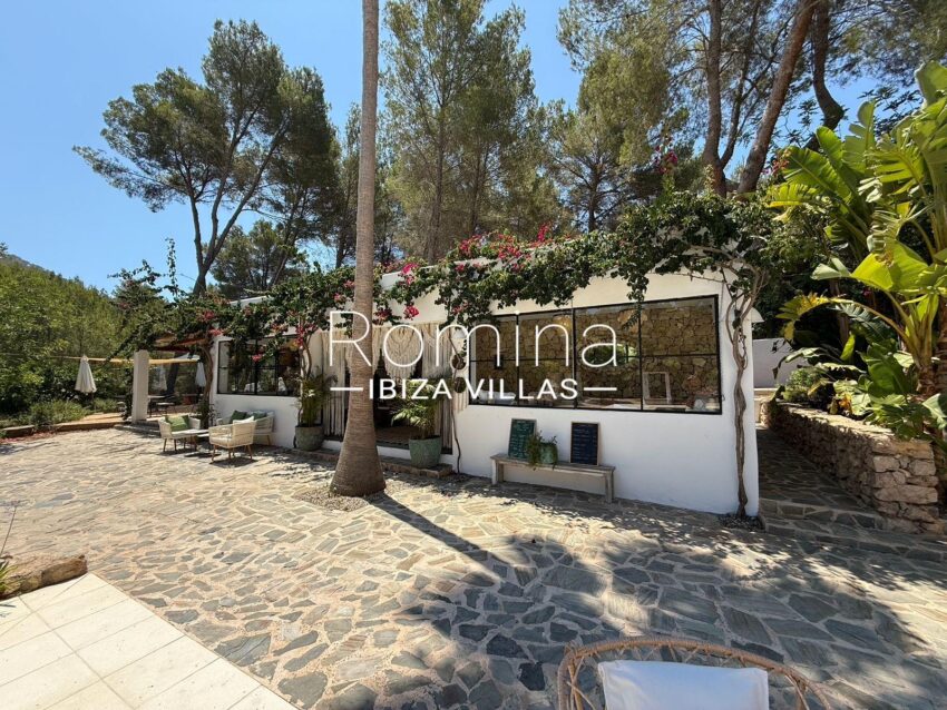 Authentic finca with annexes and rental license in peaceful location (17)