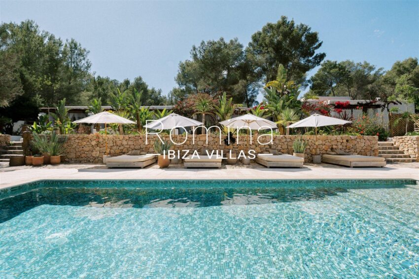 Authentic finca with annexes and rental license in peaceful location (2)