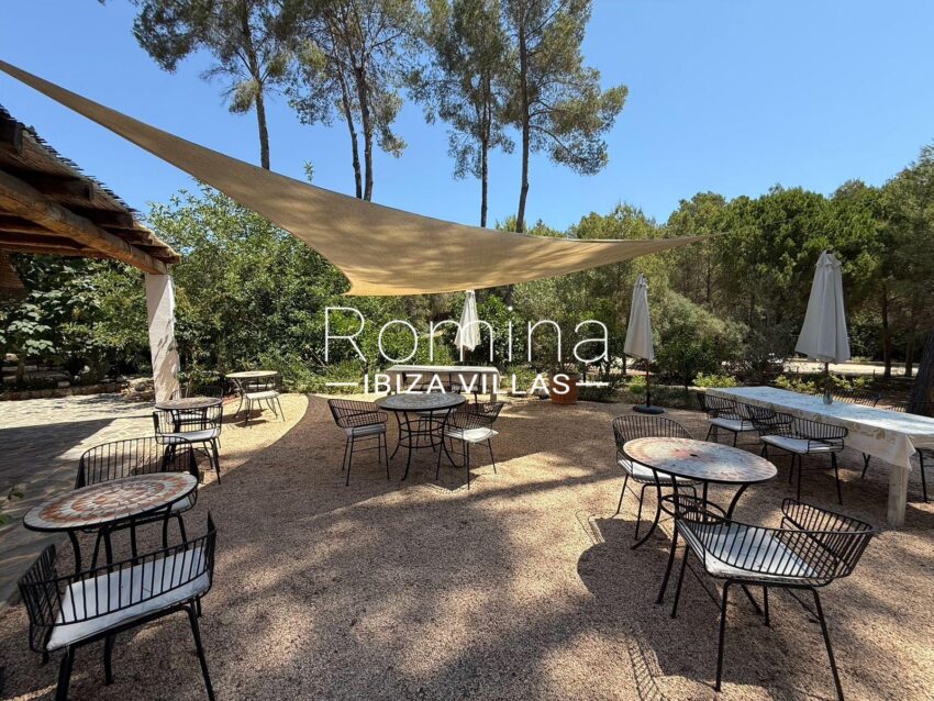 Authentic finca with annexes and rental license in peaceful location (20)