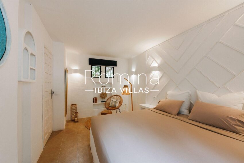 Authentic finca with annexes and rental license in peaceful location (29)