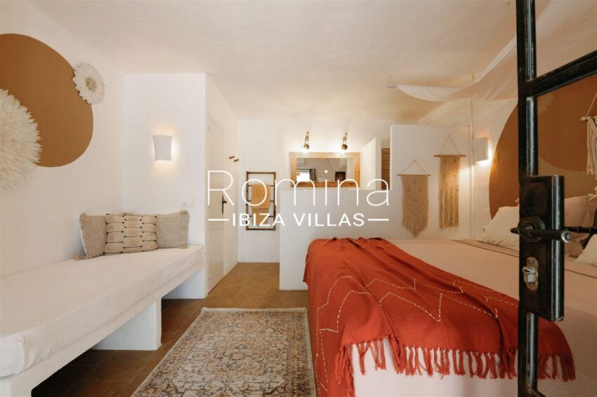 Authentic finca with annexes and rental license in peaceful location (36)