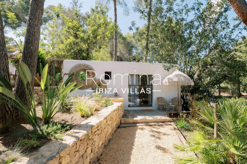Authentic finca with annexes and rental license in peaceful location (6)