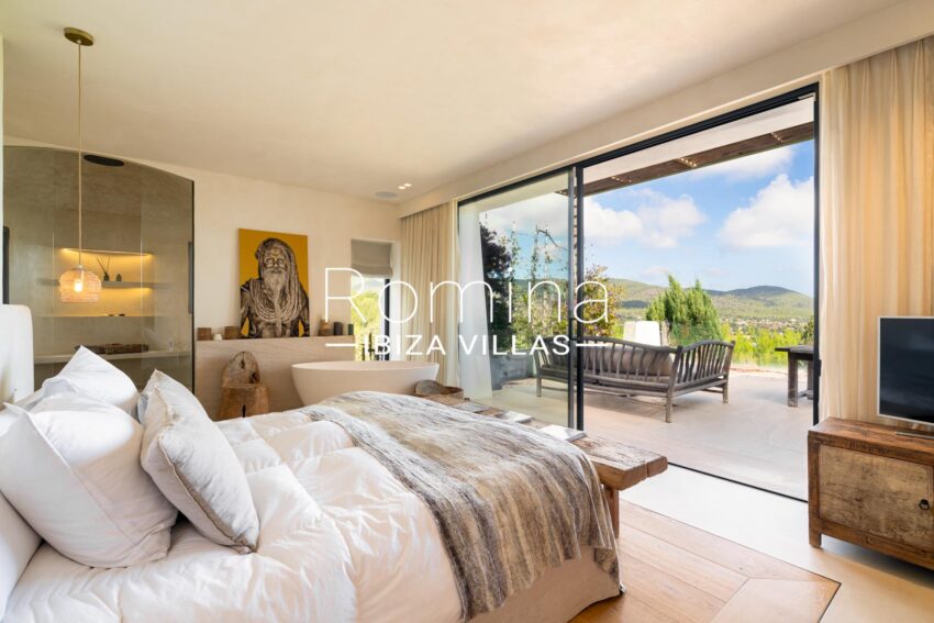 Exceptional Modern Finca with Sea Views and Complete Privacy (23)