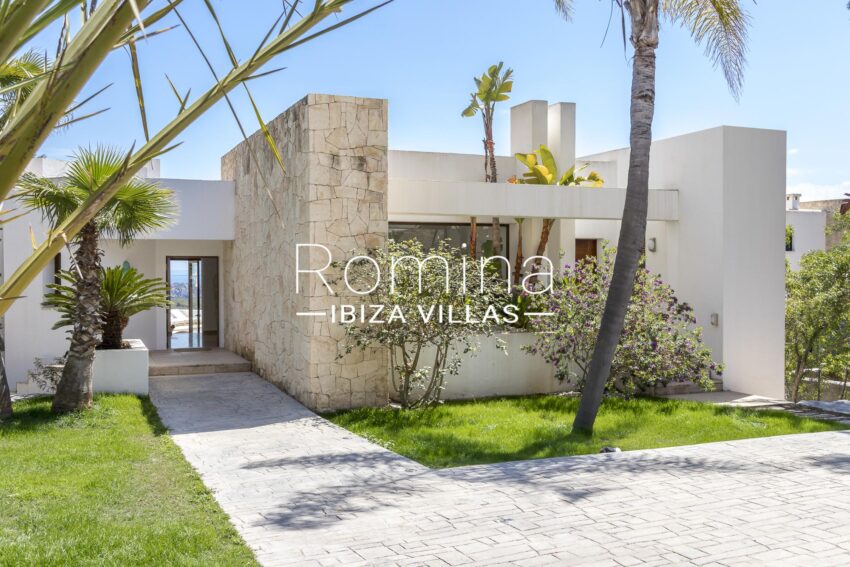 villa-with-beautiful-sea-views-in-exclusive-gated-community (11)