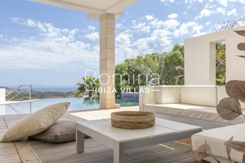 villa-with-beautiful-sea-views-in-exclusive-gated-community (12)