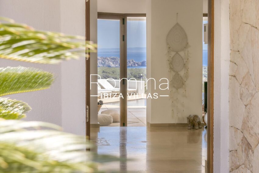 villa-with-beautiful-sea-views-in-exclusive-gated-community (18)