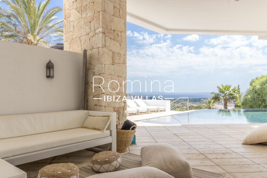 villa-with-beautiful-sea-views-in-exclusive-gated-community (19)
