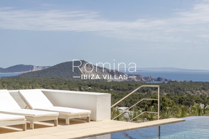 villa-with-beautiful-sea-views-in-exclusive-gated-community (2)