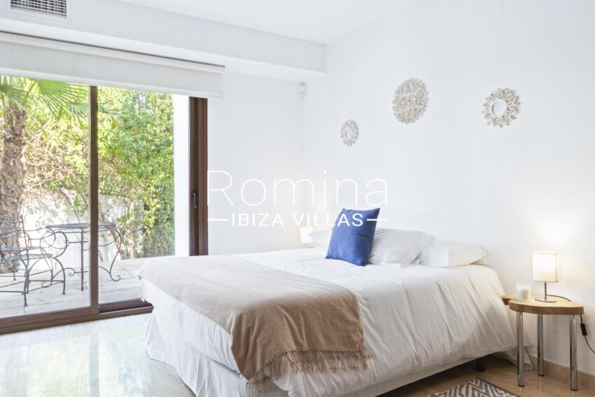villa-with-beautiful-sea-views-in-exclusive-gated-community (40)