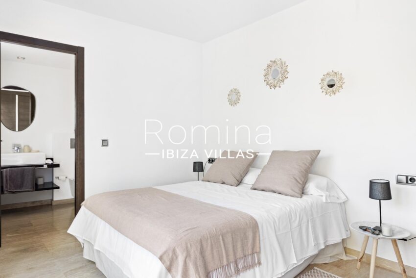 villa-with-beautiful-sea-views-in-exclusive-gated-community (43)