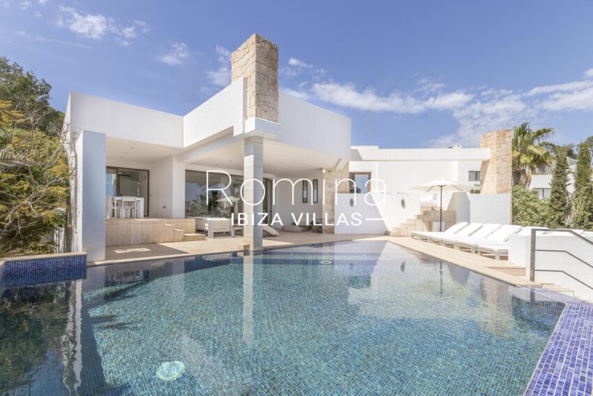 villa-with-beautiful-sea-views-in-exclusive-gated-community (5)
