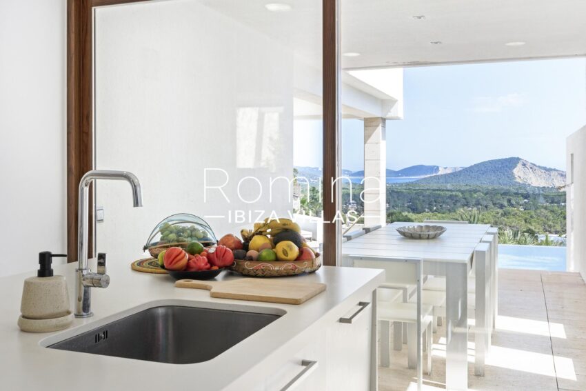 villa-with-beautiful-sea-views-in-exclusive-gated-community (52)
