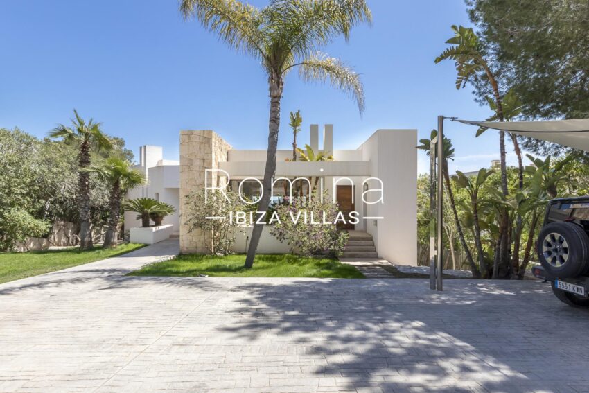 villa-with-beautiful-sea-views-in-exclusive-gated-community (9)